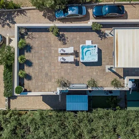 Luka Apartment