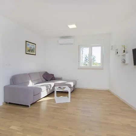 Apartment Luka