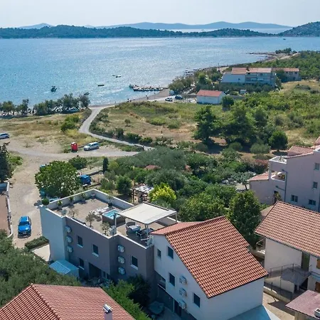 Apartment Luka *