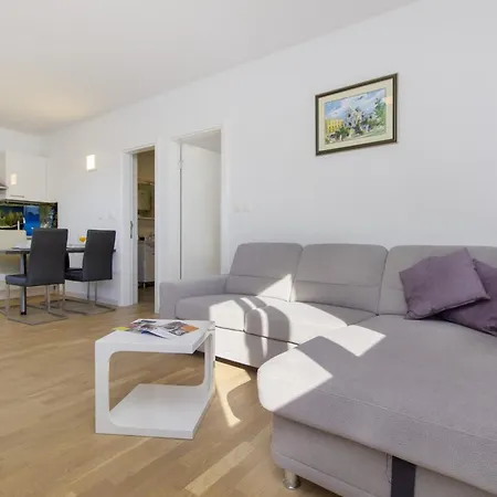 Apartment Luka *