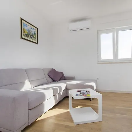 Apartment Luka