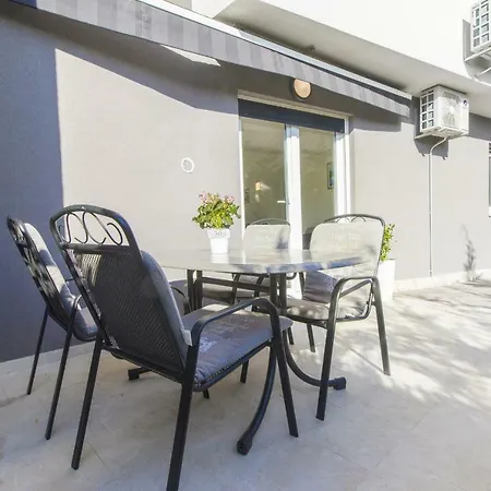 Luka Apartment Vodice